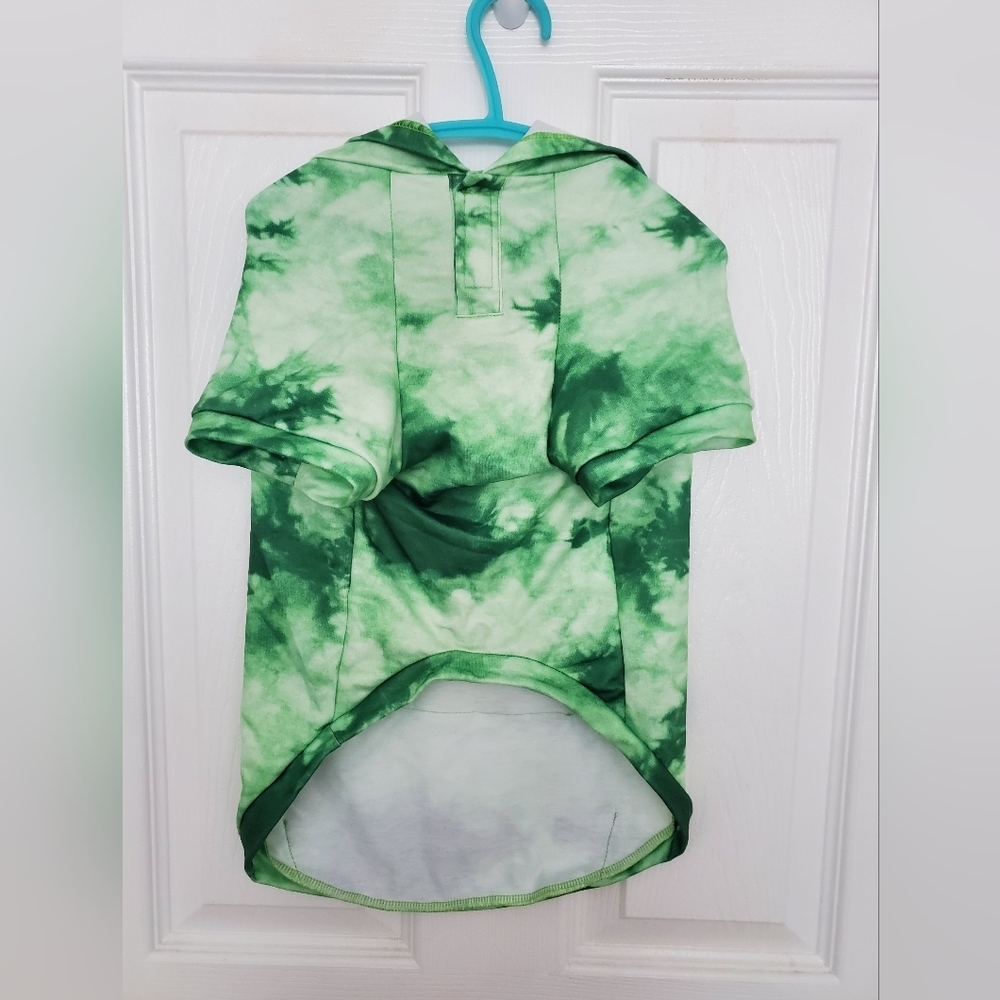 Dog green,comfortable hoodie, keeps your pup warm this Autumn